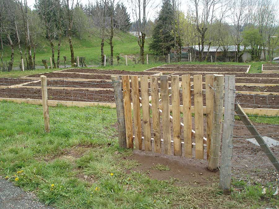 portillon en bois brut