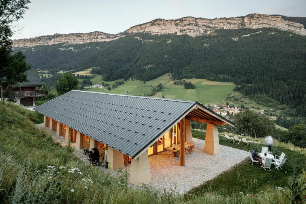 Maison individuelle à Rencurel (38) crédits photographie ©11h45 et ©atelierarchitectureperraudin